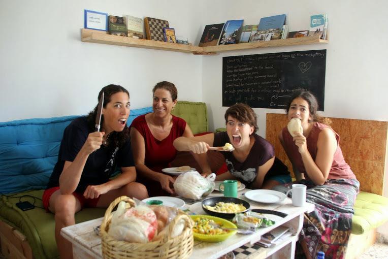 Juha'S Guesthouse - Zarqa Bay Jisr ez Zarqa Екстериор снимка